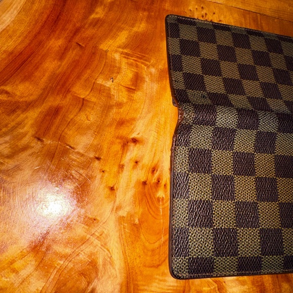 Louis Vuitton
Vintage 2007 damier long Bifold Wallet - Picture 6 of 17